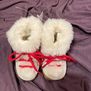 Baby gap fuzzy boots